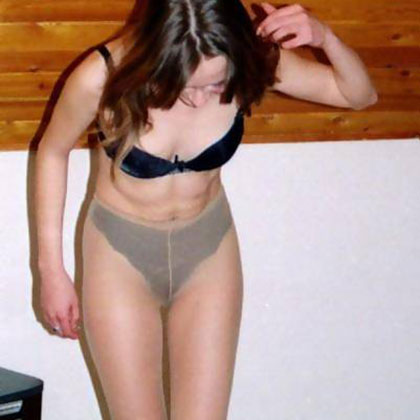 Sally i underkl�der och strumpbyxor