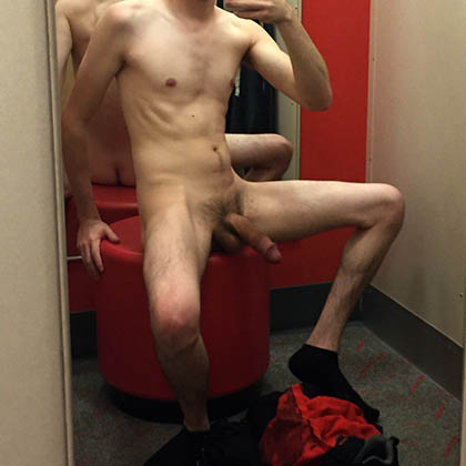 Sam med stor penis har sex som hobby