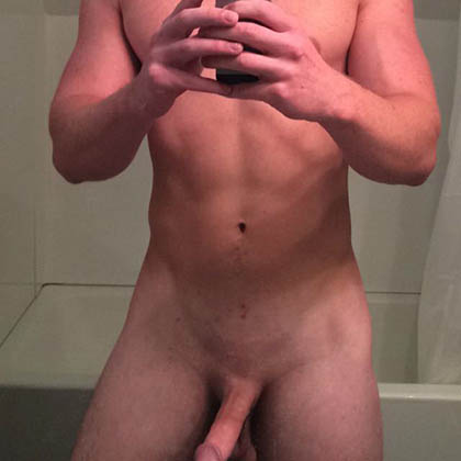 Jonathan söker en kvinna på 18+ som vill träffas och mysa lite