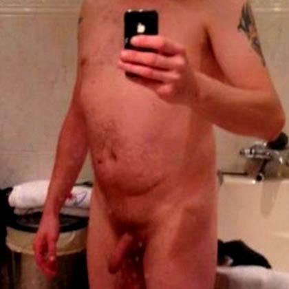 Thomas vill att en man runkar av och suger hans hårda kuk