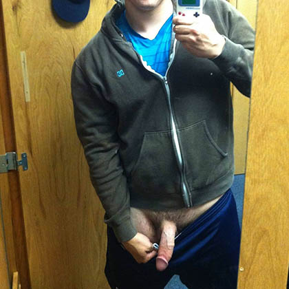 Jacob är en ung kille på 34 år som söker en mogen, erfaren kvinna 45+