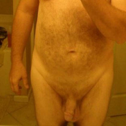 Allan är en bisexuell kille som söker män i alla åldrar