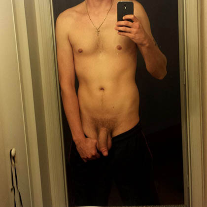 Morgan har inte mycket erfarenhet av sex men vill bli upplärd