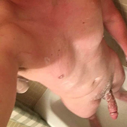 Julian måste ha sex nu och är med på allt med tjejer