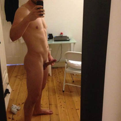 Nicholas äe en kåt man söker en trevlig kvinna som vill ha skönt med honom