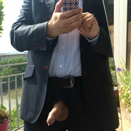 Hannu söker en ung kvinna som tänder på äldre män?