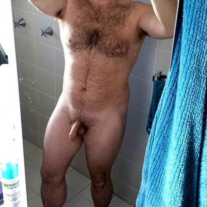 Nick är en ensamstående kille som söker en tjej/kvinna att dela framtiden med, inte bara för sex