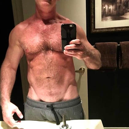 Göte vill träffa en undergiven tjej, som är öppensinnad och gillar äldre män