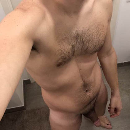 Alvin söker en kvinna mellan 30-50 som gillar sex och att få kuken inkörd i stjärten