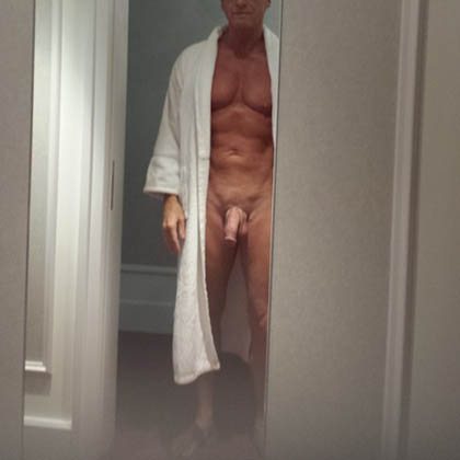 Kenneth vill ha regelbundna sexträffar med 69, doggy style m.m.