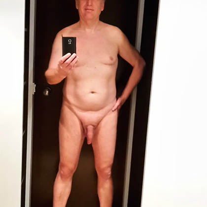 Kurt söker efter kvinnor eller par för diskreta sexträffar