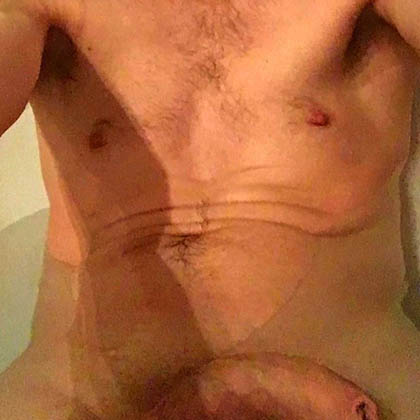 Hans är en kåt kille som vill ha en tjej att ha skönt sex med