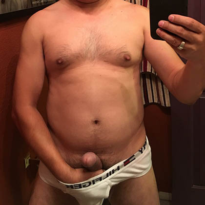 Egon är en lastbildchaffis som vill träffa kåta kvinnor