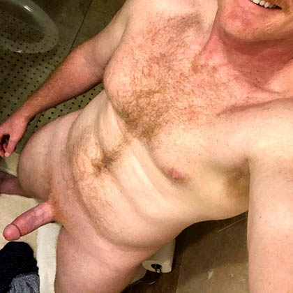 Emanuel söker kåta tjejer för sköna knullträffar