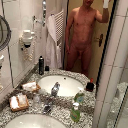 Ivan vill träffa kåta och friska killar