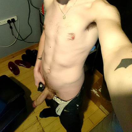 Adam vill ha en mogen kvinna som kan lära honom ett och annat