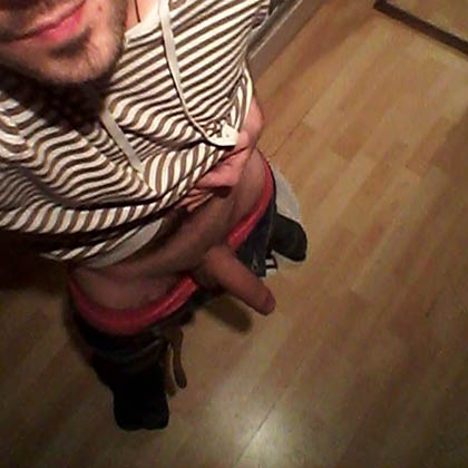 Axel söker kvinnor för sköna sexträffar