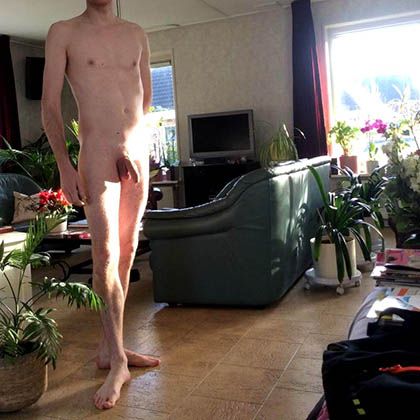 Lukas söker kvinnor för att lära upp honom sexuellt