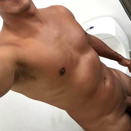 Max söker par som gillar sex i alla former