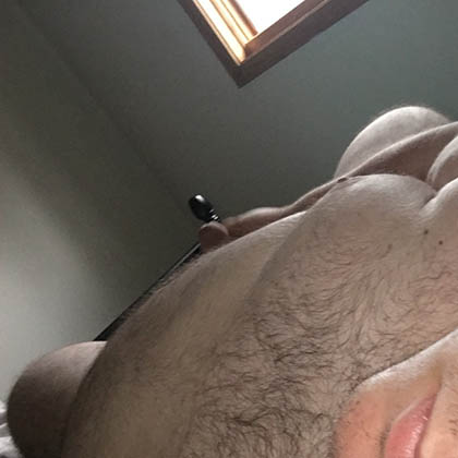 Jimi söker en mogen kvinna för sköna sexträffar