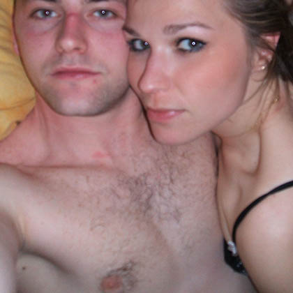 Holly och Alex vill ha kontakt med en kille eller par